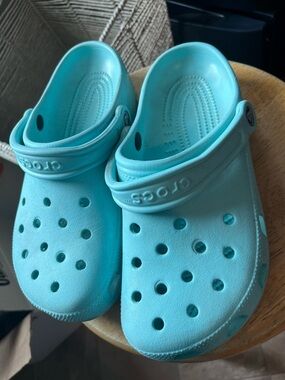 CROCS Women’s Classic Clog in Turquoise